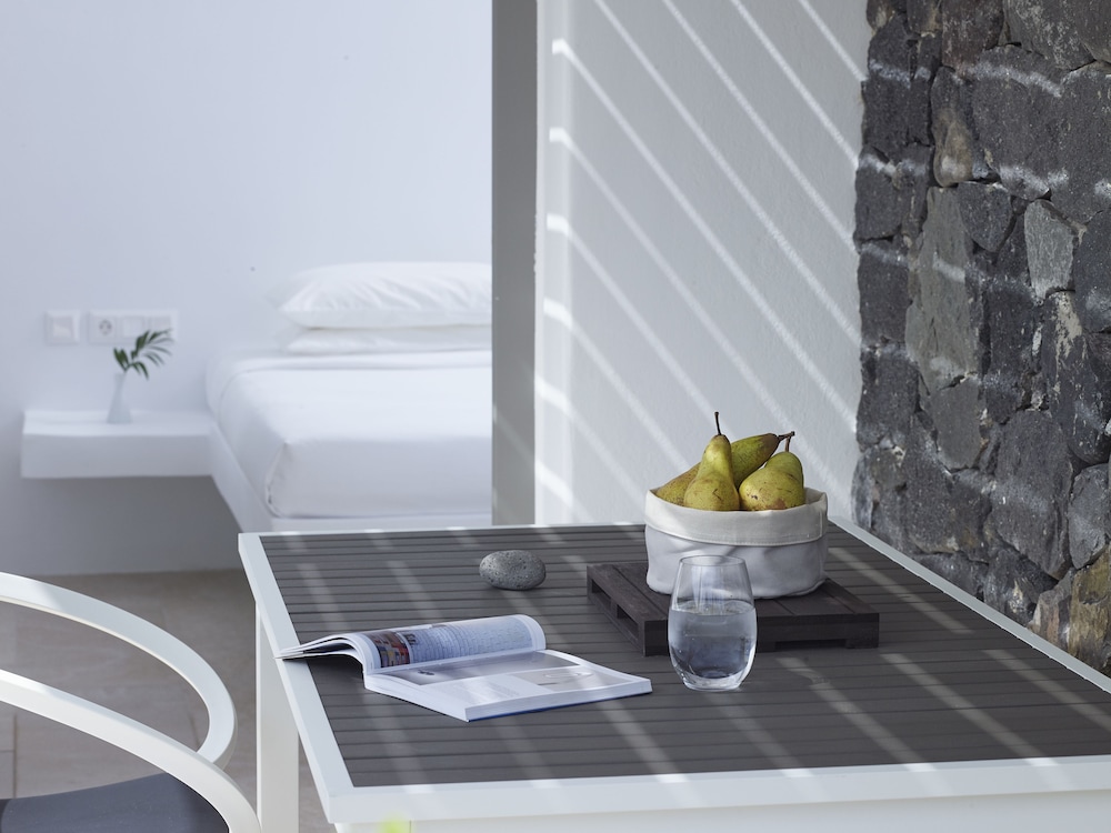 Aurora Luxury Suites — Hotel rooms in Imerovigli, South Aegean