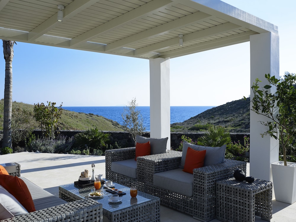 Aurora Luxury Suites — Restaurant & bars in Imerovigli, South Aegean