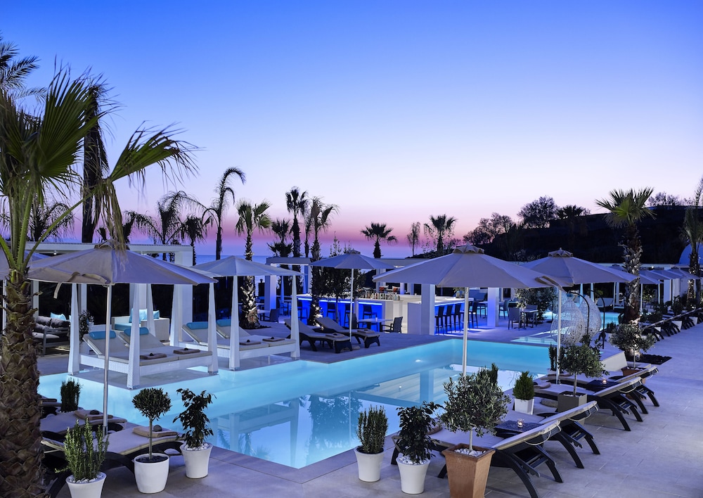 Aurora Luxury Suites — Main photo in Imerovigli, South Aegean