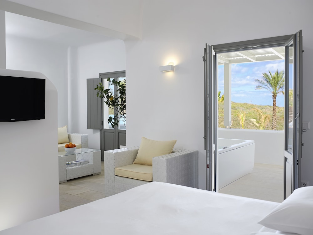 Aurora Luxury Suites — Hotel rooms in Imerovigli, South Aegean