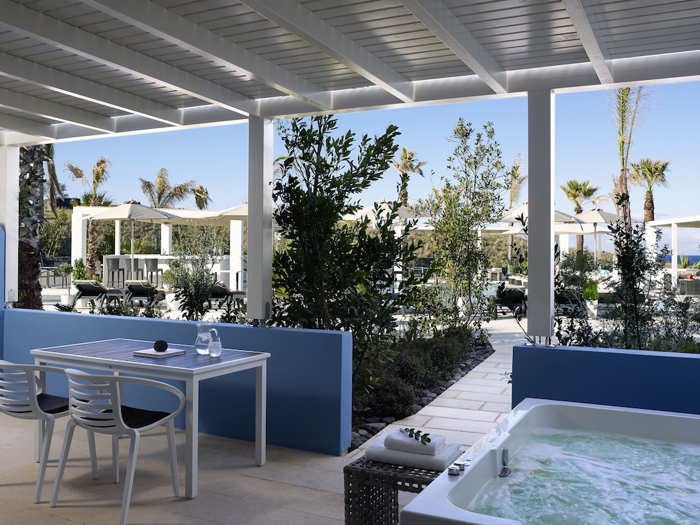 Aurora Luxury Suites — Spa in Imerovigli, South Aegean