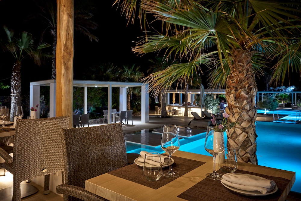 Aurora Luxury Suites — Restaurant & bars in Imerovigli, South Aegean