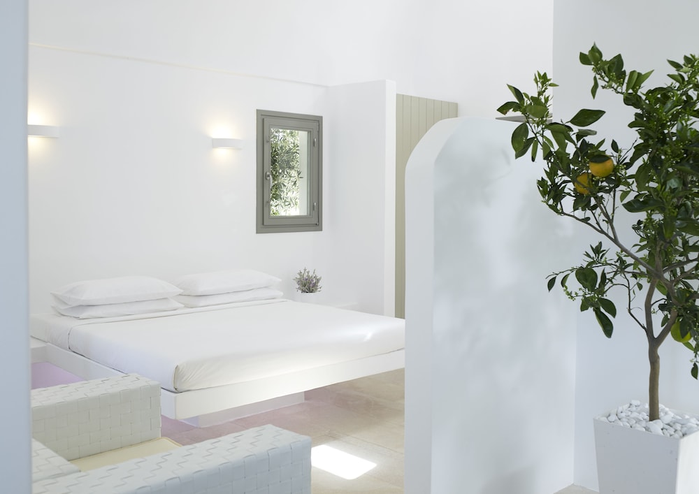 Aurora Luxury Suites — Hotel rooms in Imerovigli, South Aegean