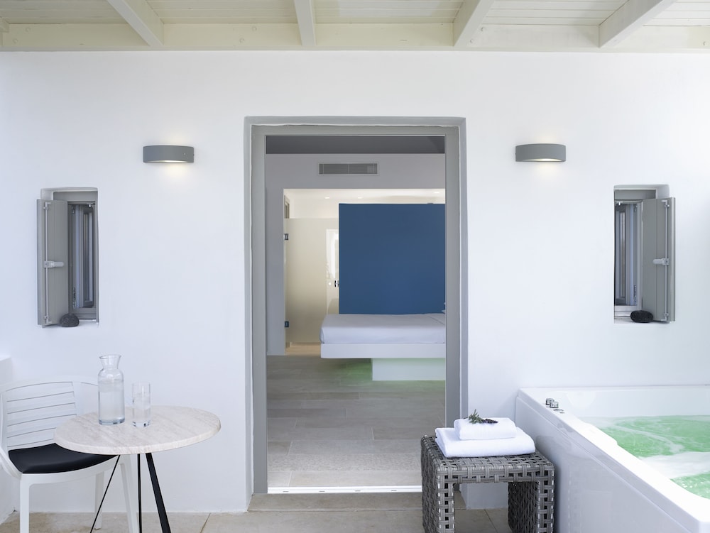 Aurora Luxury Suites — Hotel rooms in Imerovigli, South Aegean