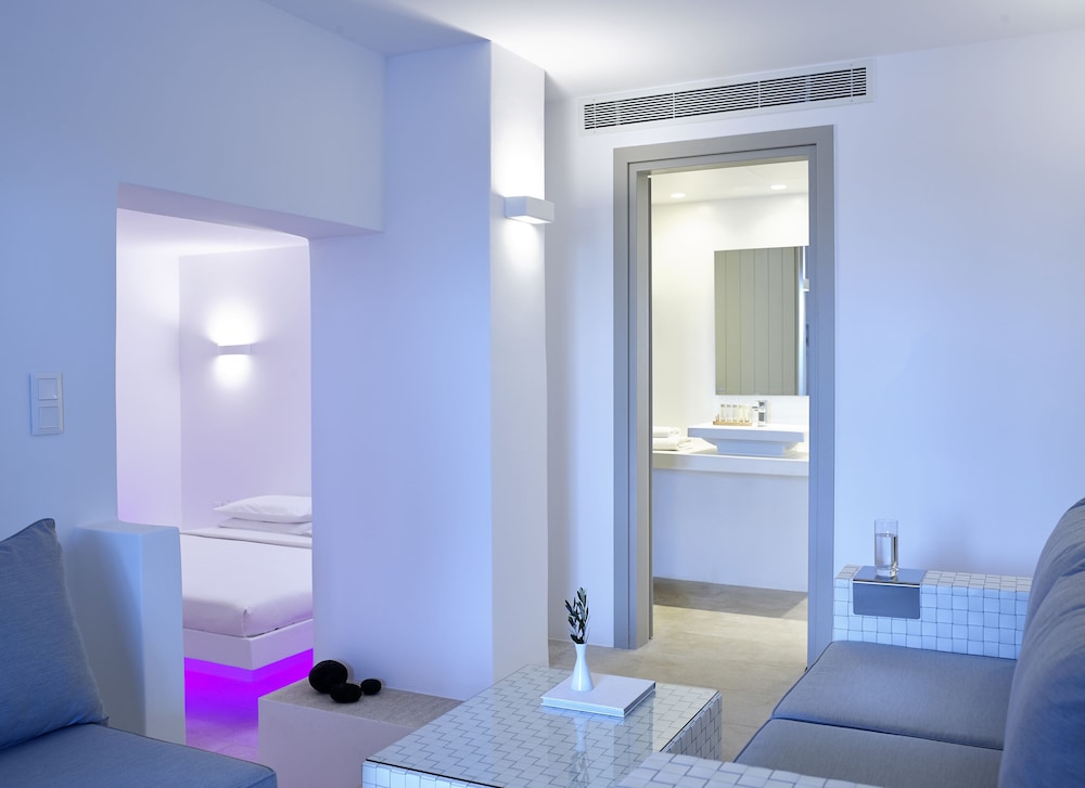 Aurora Luxury Suites — Hotel rooms in Imerovigli, South Aegean