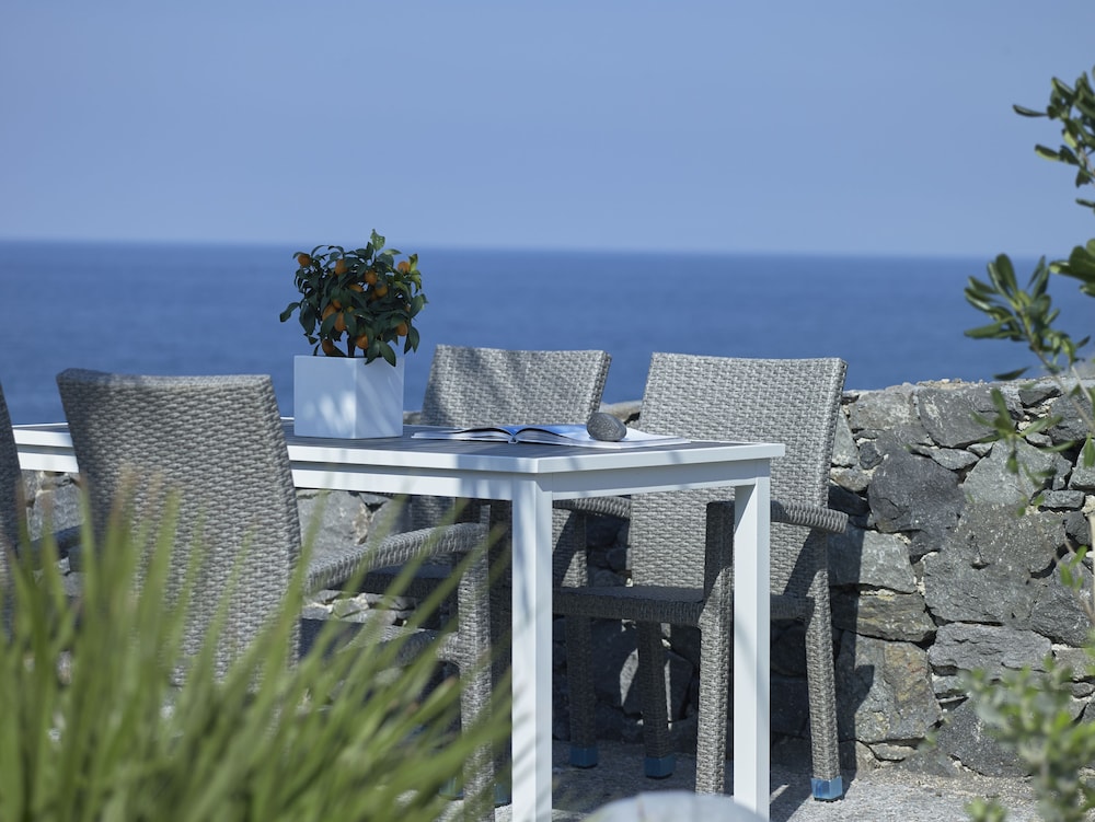 Aurora Luxury Suites — Restaurant & bars in Imerovigli, South Aegean
