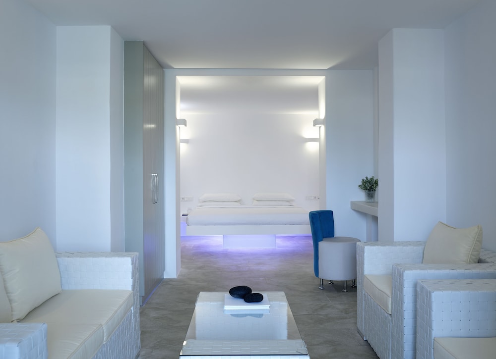 Aurora Luxury Suites — Hotel rooms in Imerovigli, South Aegean