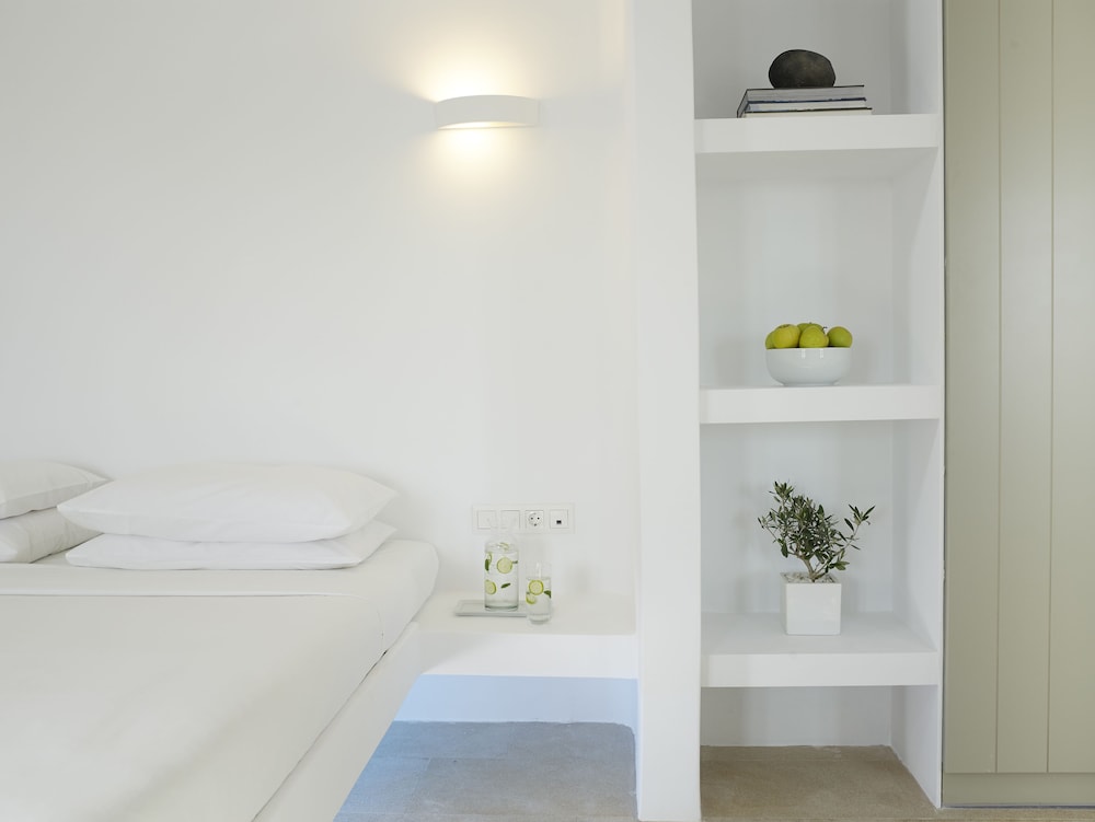 Aurora Luxury Suites — Hotel rooms in Imerovigli, South Aegean