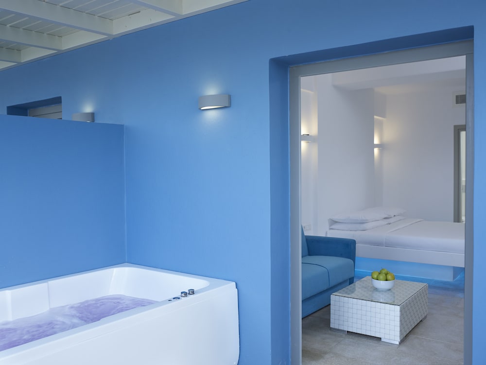 Aurora Luxury Suites — Hotel rooms in Imerovigli, South Aegean