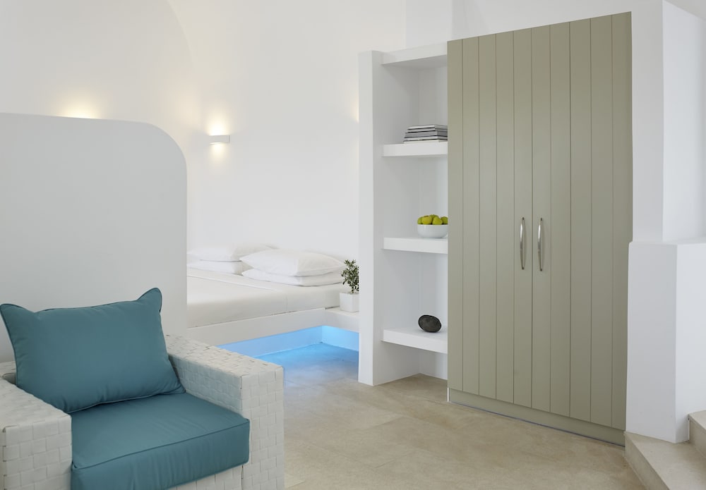 Aurora Luxury Suites — Hotel rooms in Imerovigli, South Aegean