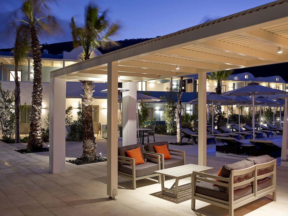 Aurora Luxury Suites — Hotel building in Imerovigli, South Aegean