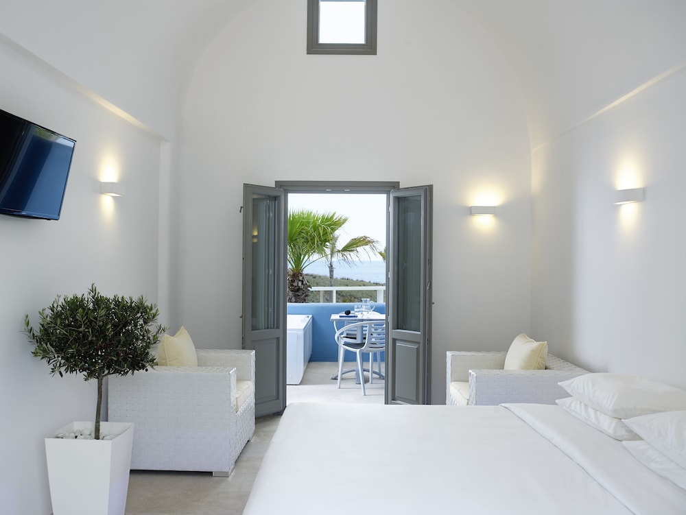 Aurora Luxury Suites — Hotel rooms in Imerovigli, South Aegean