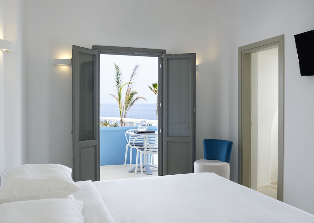 Aurora Luxury Suites — Hotel rooms in Imerovigli, South Aegean