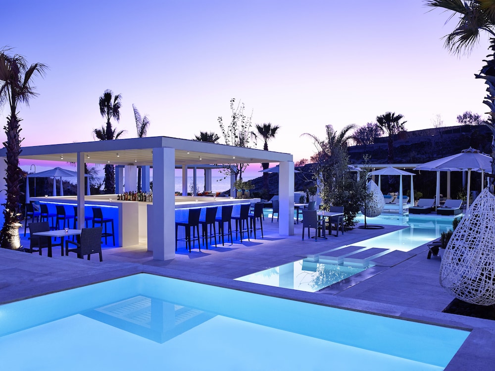 Aurora Luxury Suites — Restaurant & bars in Imerovigli, South Aegean