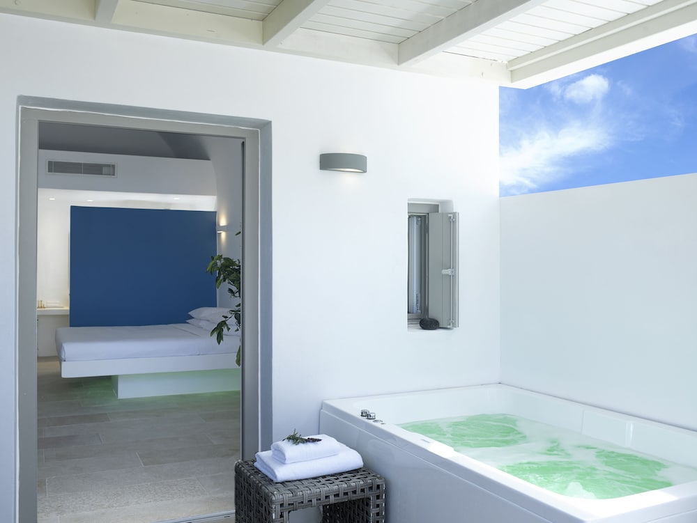 Aurora Luxury Suites — Hotel rooms in Imerovigli, South Aegean