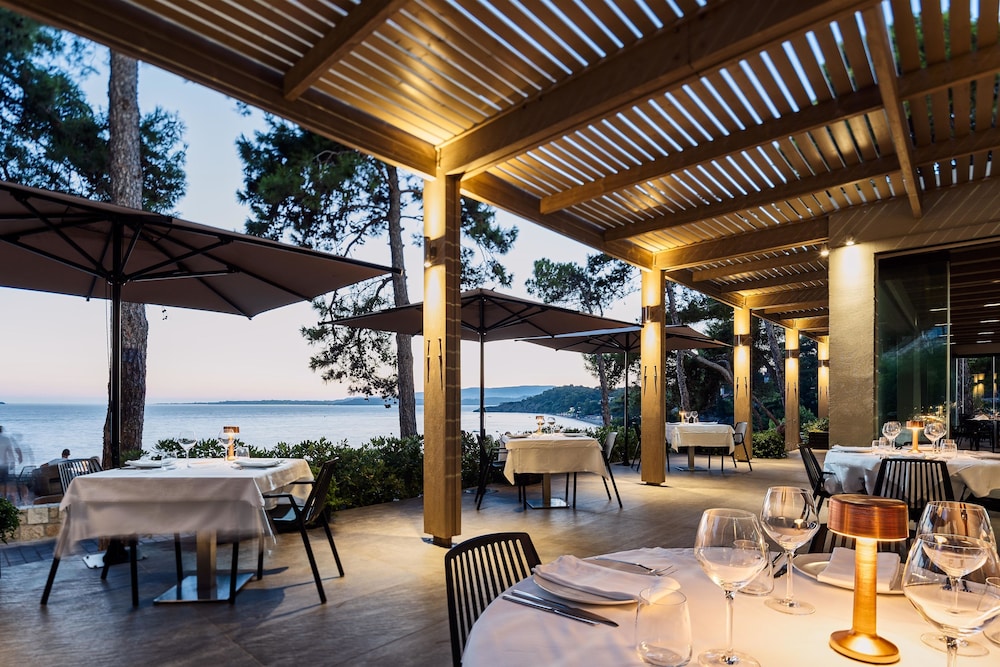 White Rocks Hotel Kefalonia — Restaurant & bars in Lassi, Ionian Islands