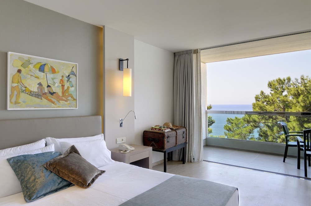 White Rocks Hotel Kefalonia — Hotel rooms in Lassi, Ionian Islands
