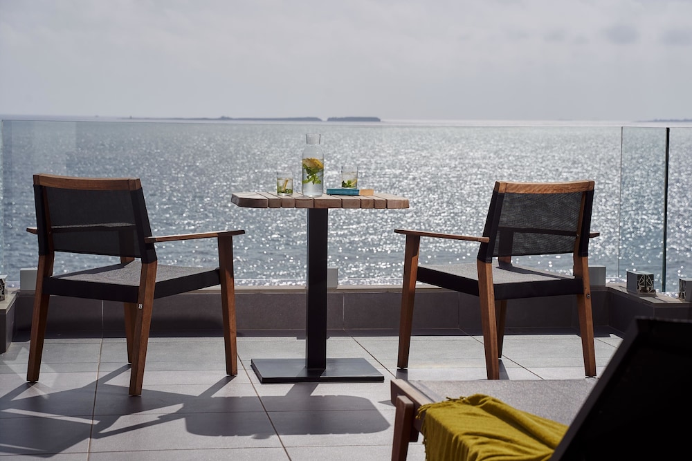White Rocks Hotel Kefalonia — Restaurant & bars in Lassi, Ionian Islands