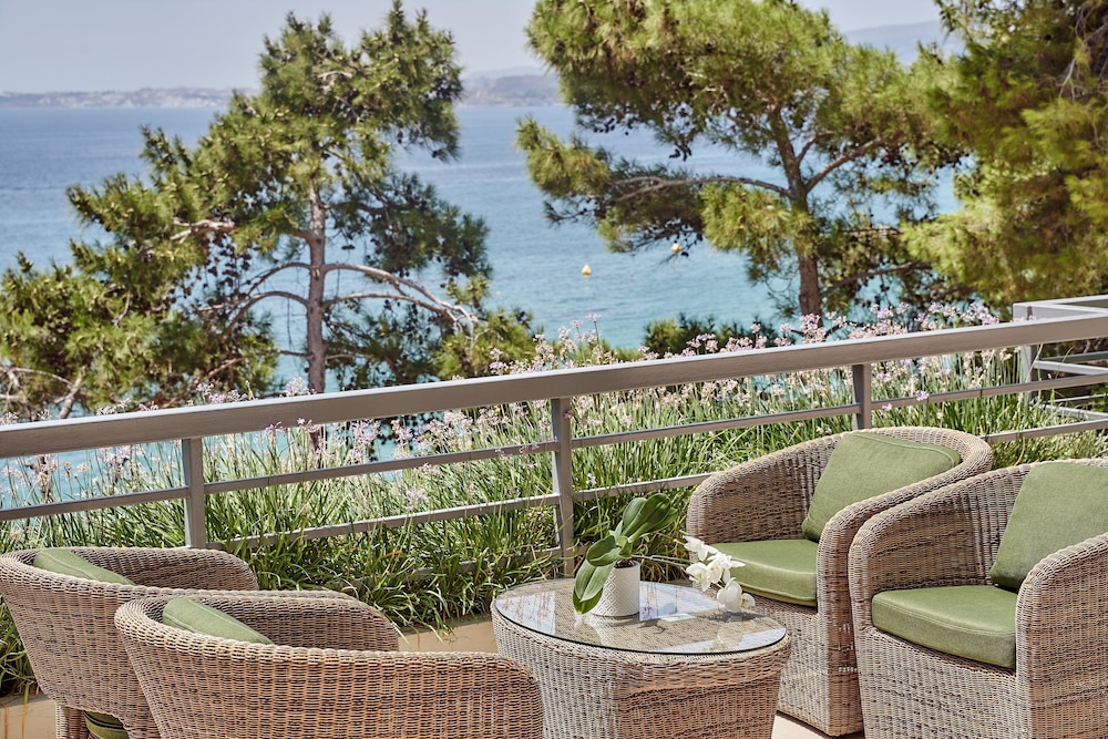 White Rocks Hotel Kefalonia — Hotel building in Lassi, Ionian Islands
