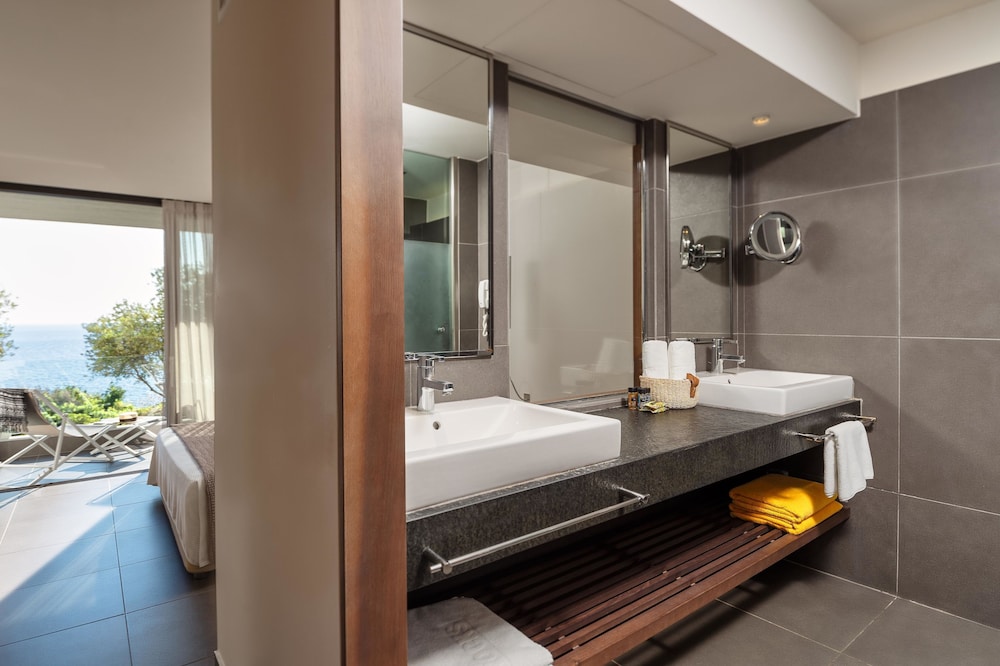 White Rocks Hotel Kefalonia — Hotel rooms in Lassi, Ionian Islands
