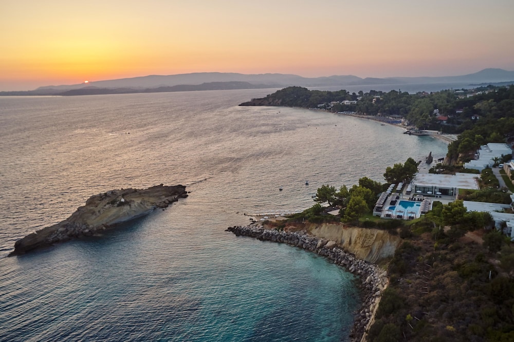 White Rocks Hotel Kefalonia — Beach in Lassi, Ionian Islands