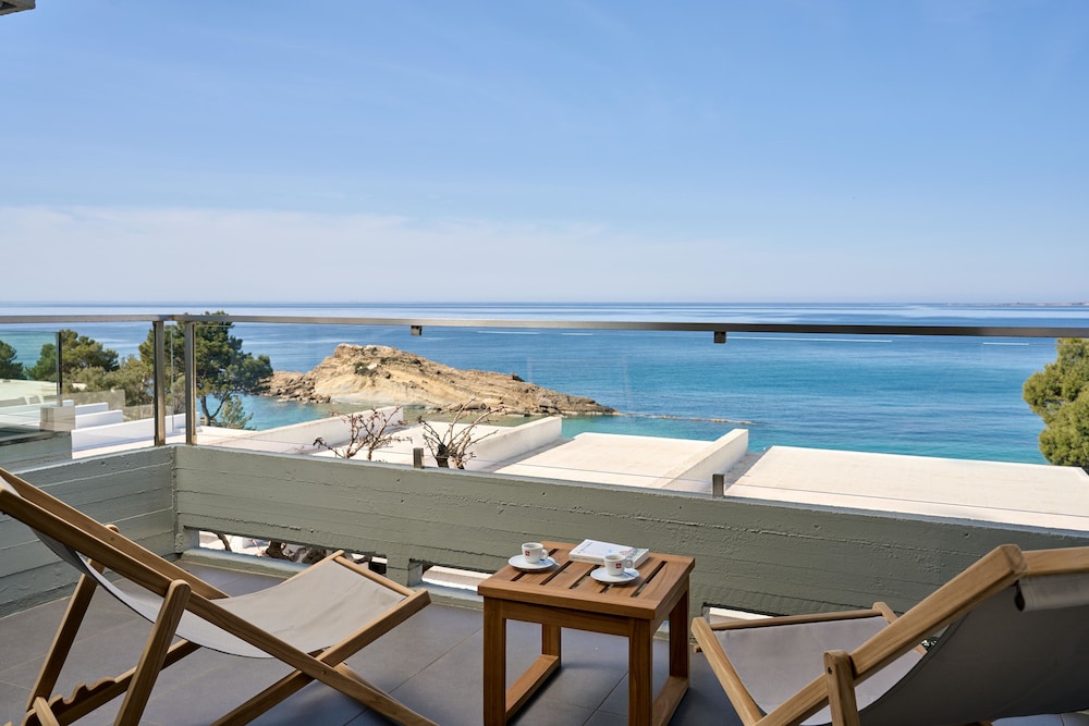 White Rocks Hotel Kefalonia — Beach in Lassi, Ionian Islands