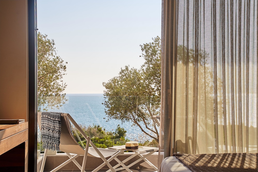 White Rocks Hotel Kefalonia — Hotel rooms in Lassi, Ionian Islands