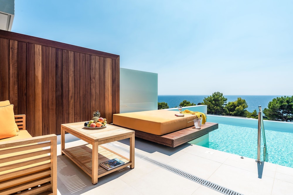 White Rocks Hotel Kefalonia — Swimming pool in Lassi, Ionian Islands