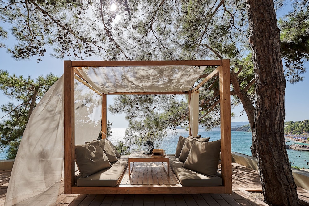 White Rocks Hotel Kefalonia — Beach in Lassi, Ionian Islands