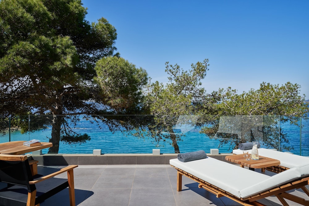 White Rocks Hotel Kefalonia — Hotel building in Lassi, Ionian Islands