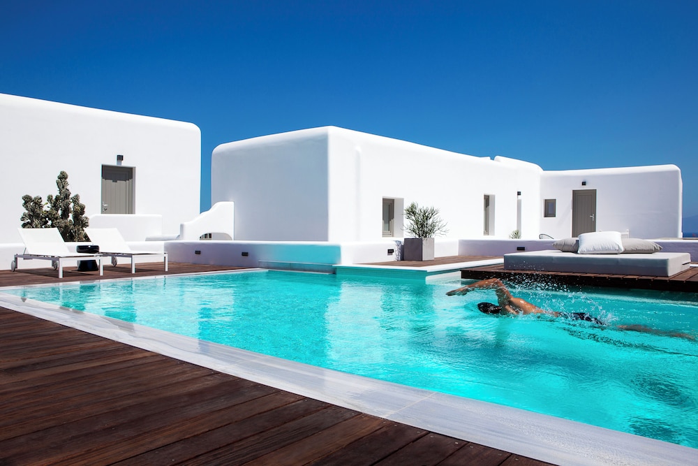 LYO Boutique Hotel — Swimming pool in Plintri, South Aegean