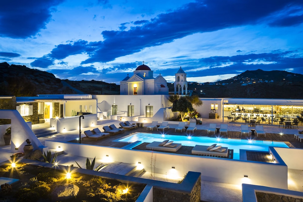 LYO Boutique Hotel — Swimming pool in Plintri, South Aegean