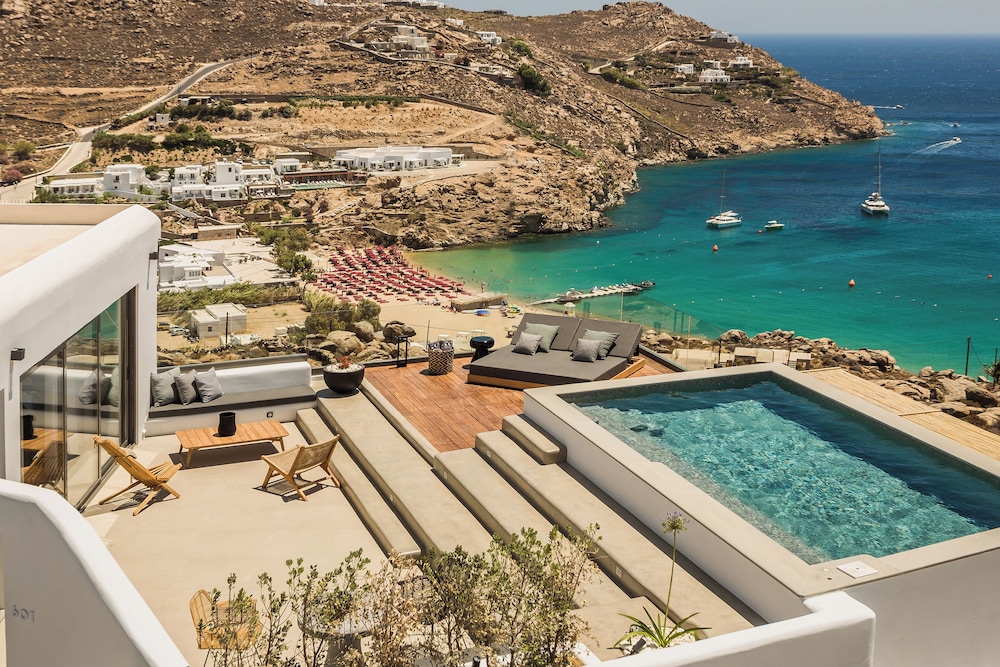 LYO Boutique Hotel — Swimming pool in Plintri, South Aegean