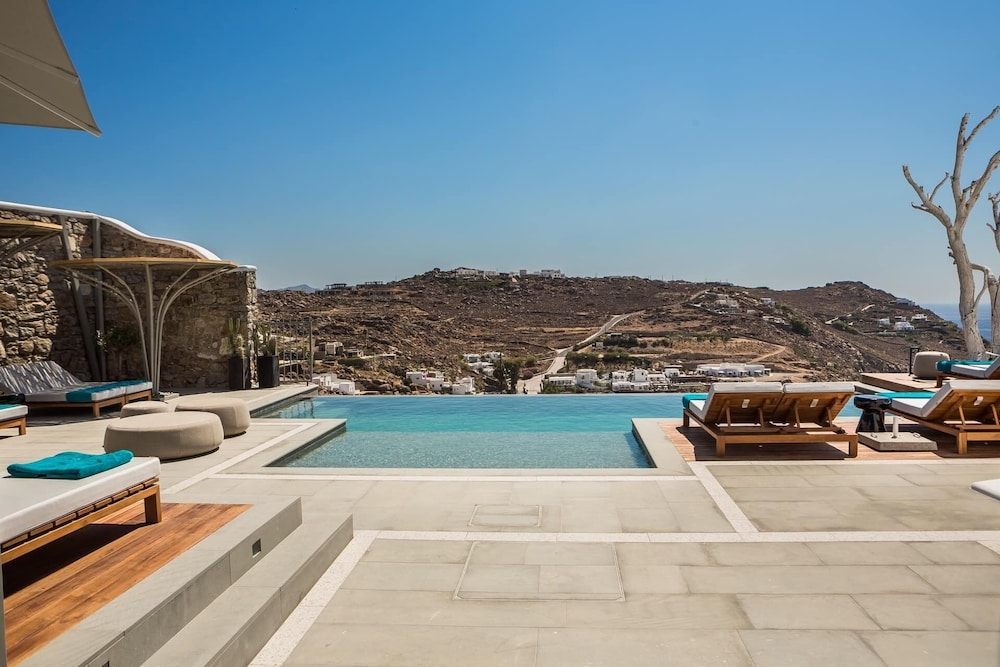 LYO Boutique Hotel — Swimming pool in Plintri, South Aegean