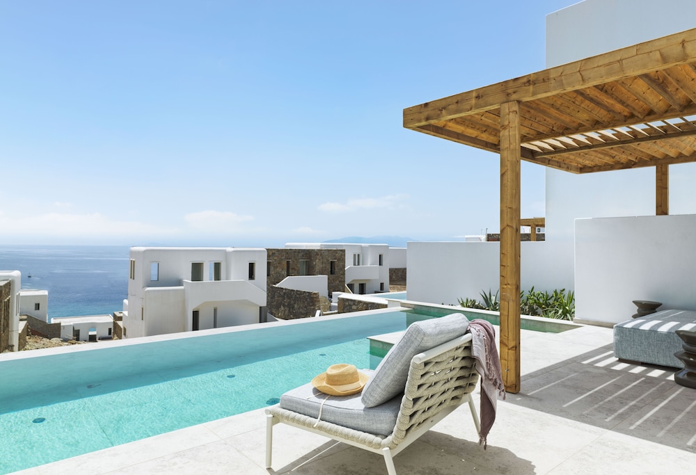 LYO Boutique Hotel — Swimming pool in Plintri, South Aegean