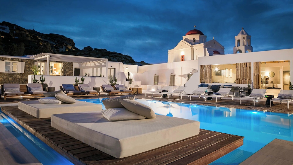 LYO Boutique Hotel — Swimming pool in Plintri, South Aegean