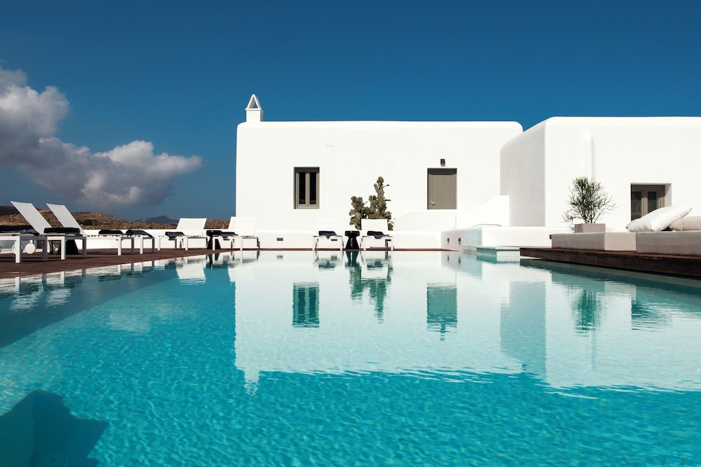 LYO Boutique Hotel — Swimming pool in Plintri, South Aegean