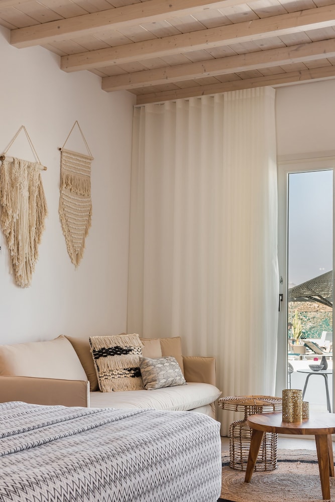 LYO Boutique Hotel — Hotel rooms in Plintri, South Aegean