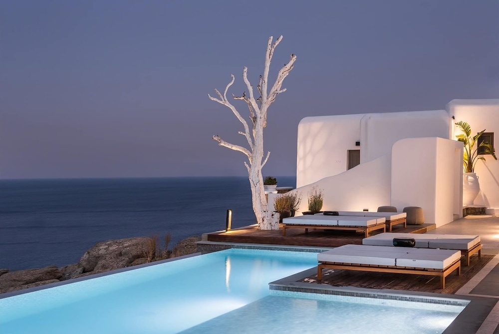 LYO Boutique Hotel — Swimming pool in Plintri, South Aegean