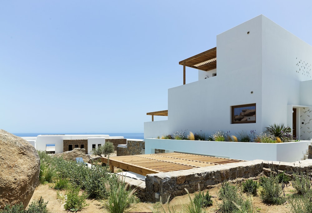 LYO Boutique Hotel — Hotel building in Plintri, South Aegean