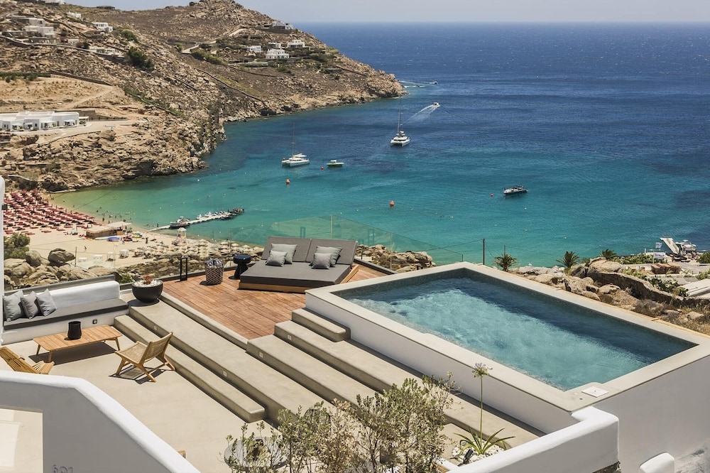 LYO Boutique Hotel — Swimming pool in Plintri, South Aegean