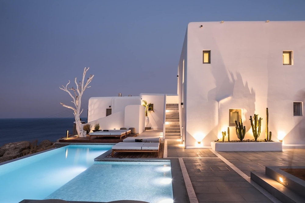 LYO Boutique Hotel — Swimming pool in Plintri, South Aegean