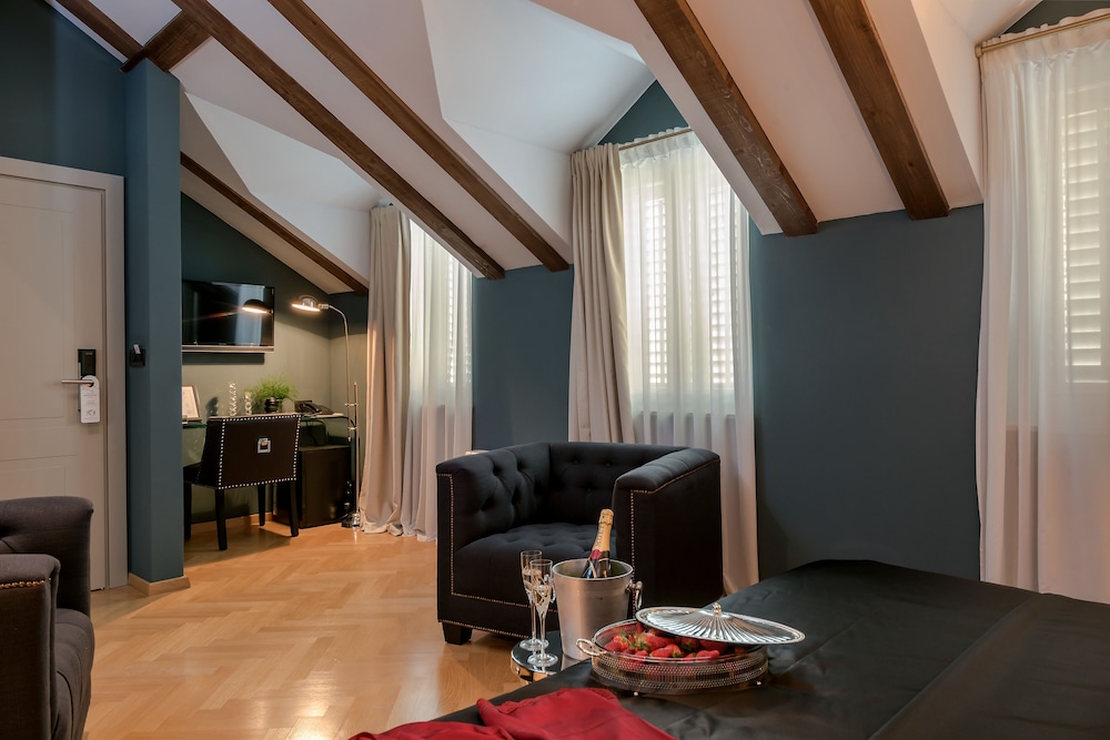 Heritage Hotel 19 — Hotel rooms in Split, Split-Dalmatia