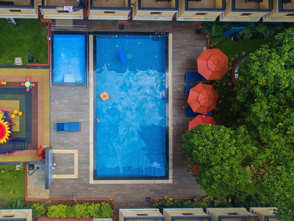 ibis Styles Goa Calangute Hotel — Swimming pool in Calangute, Goa