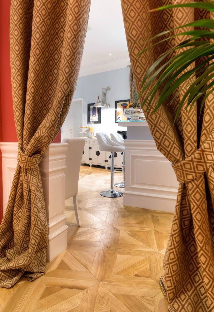 La Maison du Sage — Restaurant & bars in Florence, Tuscany