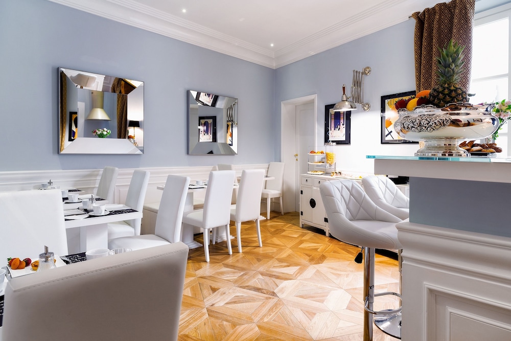 La Maison du Sage — Restaurant & bars in Florence, Tuscany