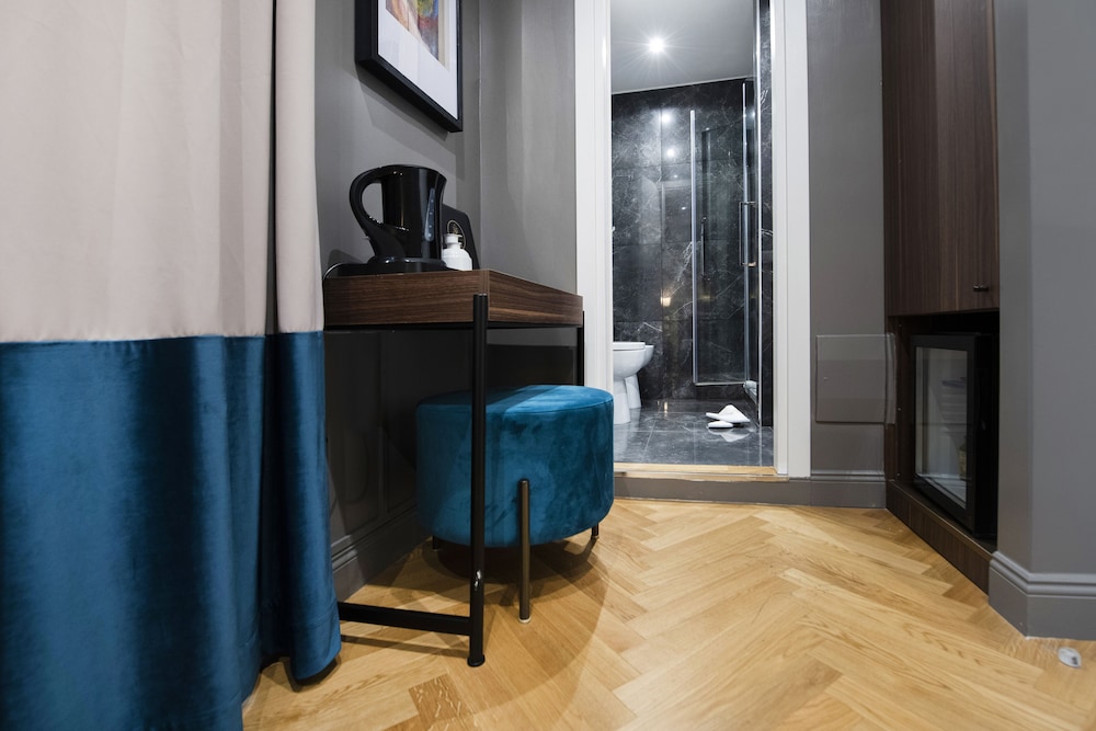 Hotel 87 Eighty seven — Hotel rooms in Rome, Lazio
