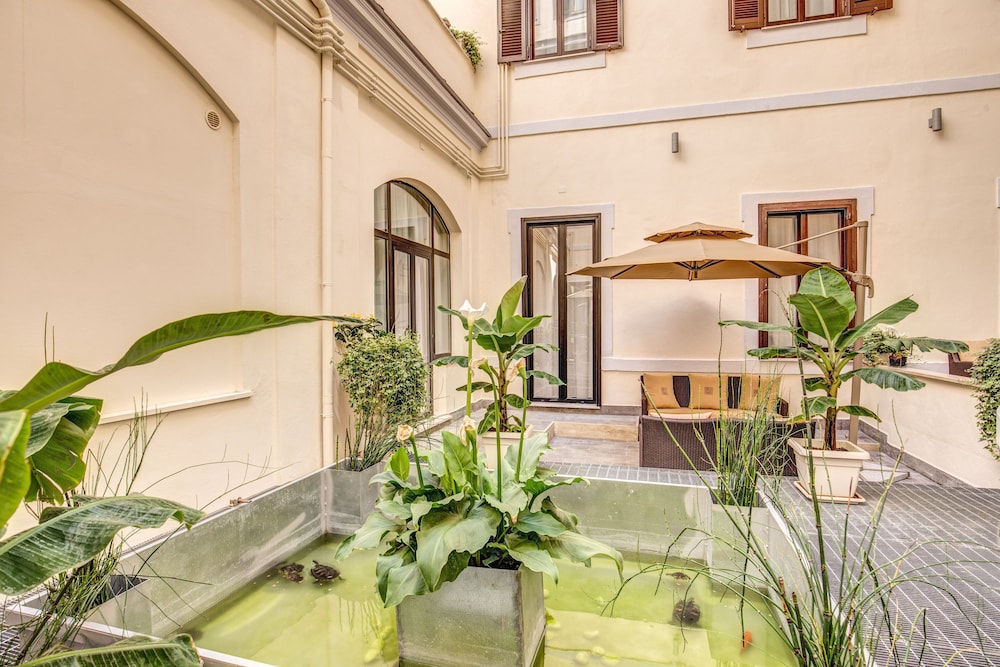 Hotel 87 Eighty seven — Swimming pool in Rome, Lazio