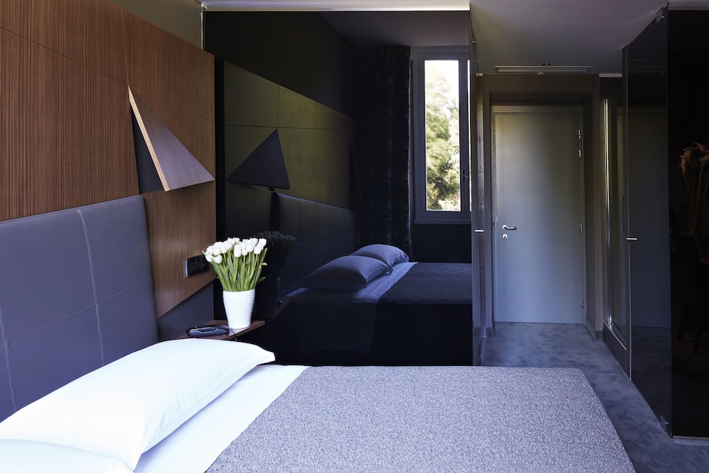 Hotel The Building — Hotel rooms in Rome, Lazio