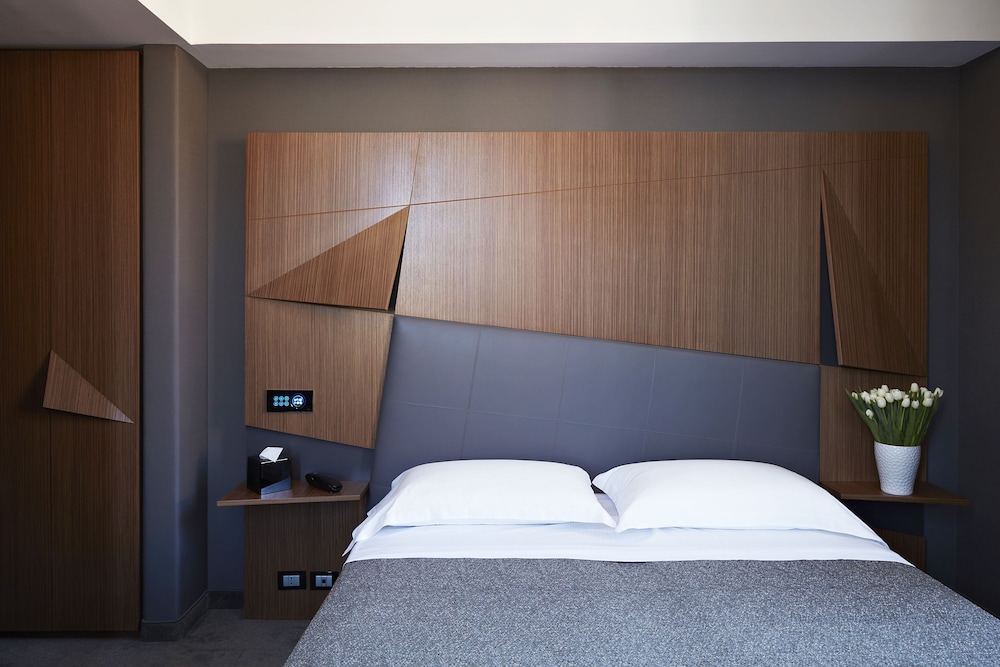 Hotel The Building — Hotel rooms in Rome, Lazio